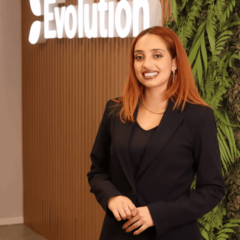 Thais Supervisora Estudio Evolution Brasil